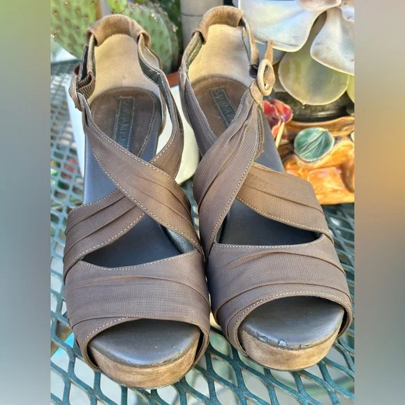 Banana Republic Women's Ankle-Strap Sandal Size 6 - Picture 4 of 8